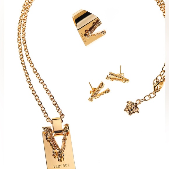 BNWT VERSACE PENDANT - Picture 2 of 16